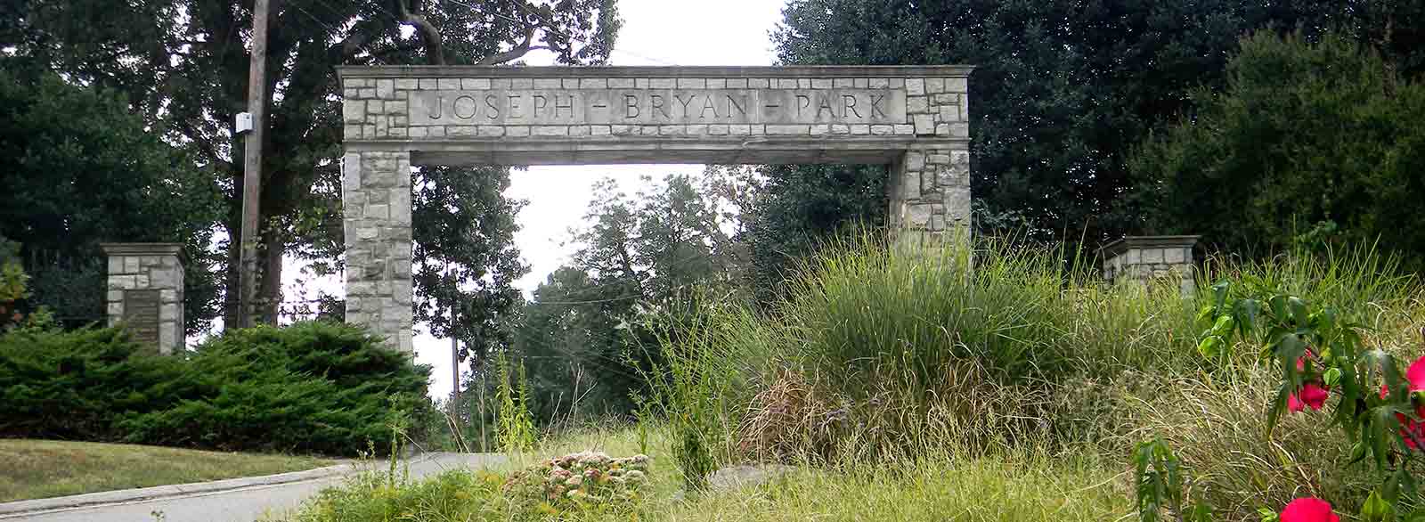 the entrance to joseph bryan park